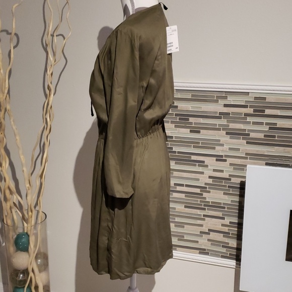 Dress - Picture 2 of 4